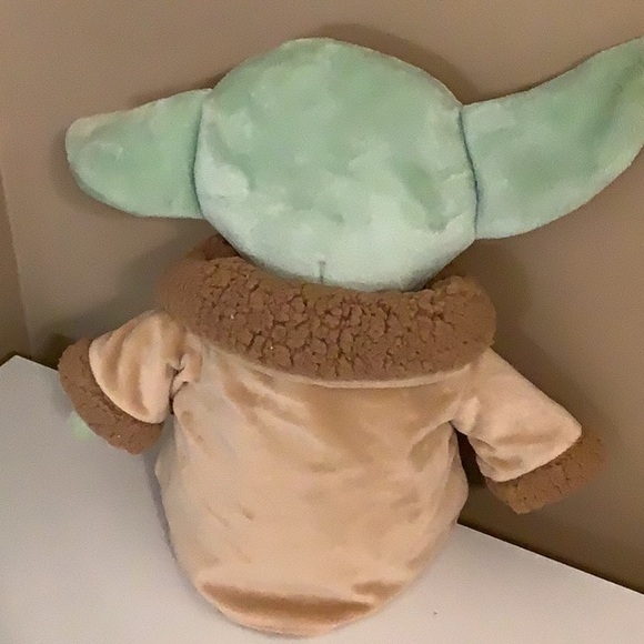 Star Wars Baby Yoda Plush Green and Tan Stuffed Animal Preloved - Picture 3 of 4